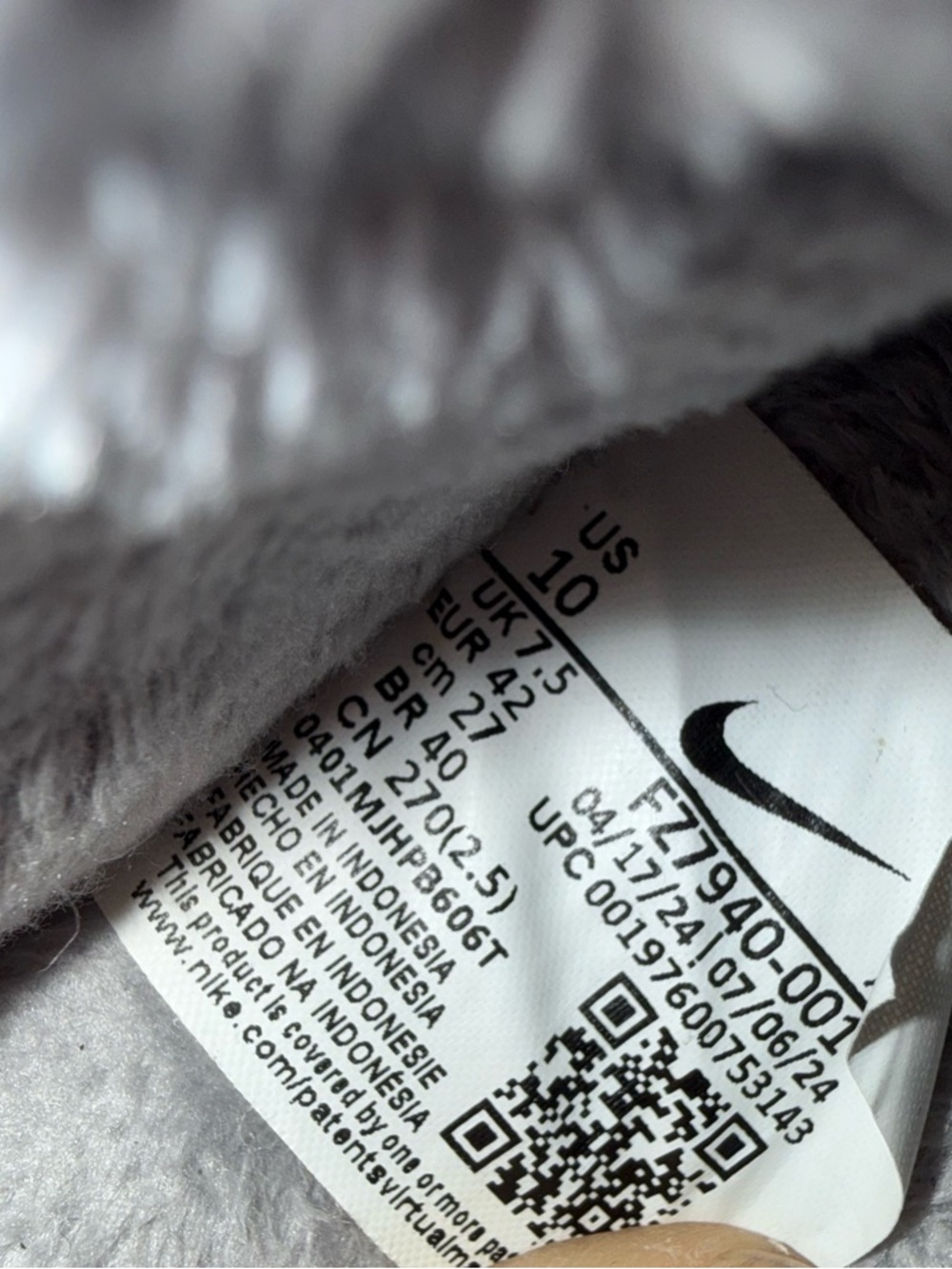 Nike Silver Quilted Puffer Slip-On Slippers - Picture 3 of 4